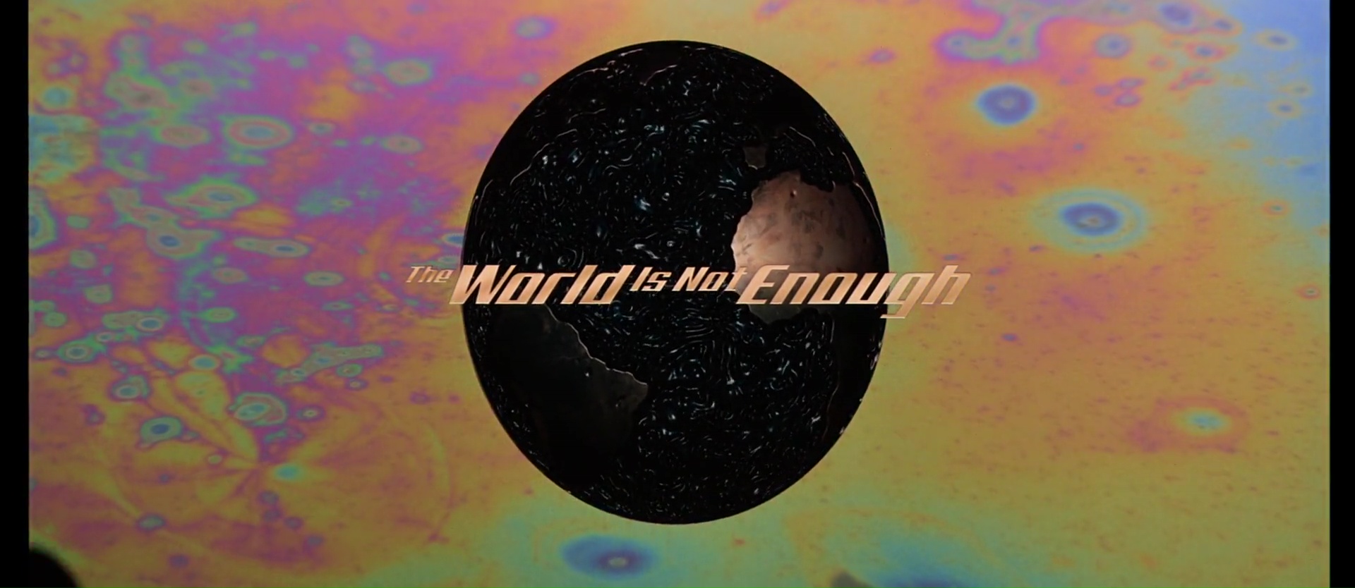LE MONDE NE SUFFIT PAS (The World is Not Enough) de Michael Apted (1999)